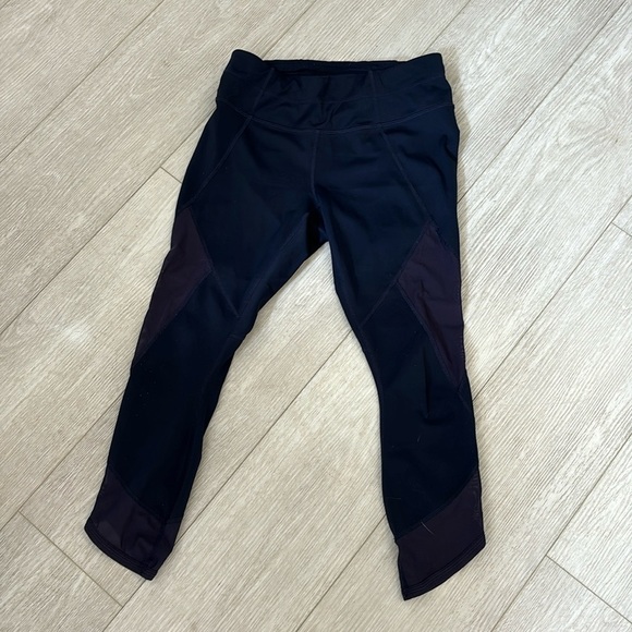 Athleta Aura Sonar Capri Mesh Leggings in Dark Navy Blue Size Small - Picture 4 of 11